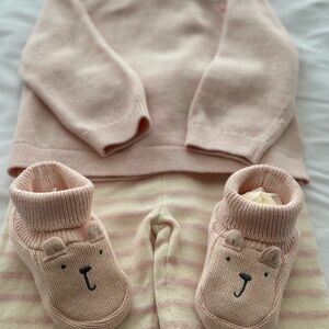 Baby Gap Adorable Pink Knit Baby Outfit with Bear Booties